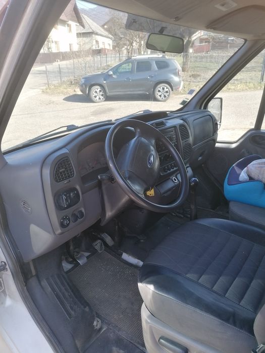 Camion 3.5 T basculabil. Ford 2.4 L
