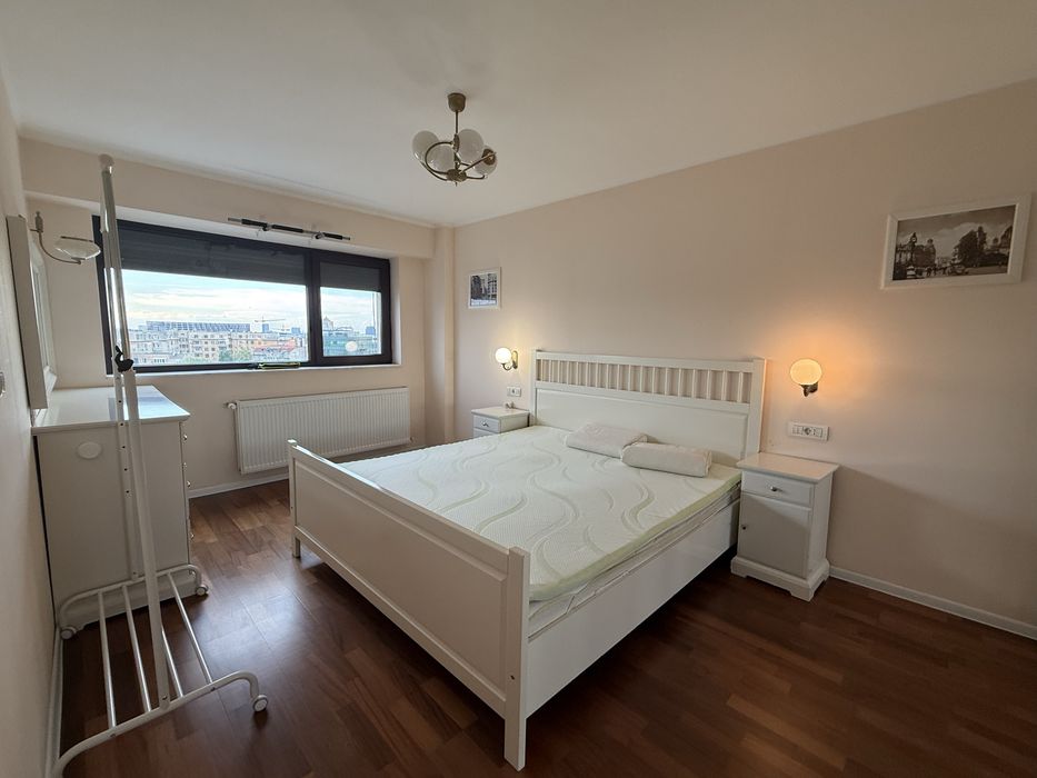 Apartament tip penthouse în piața romană