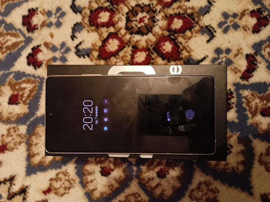 Продам три телефона