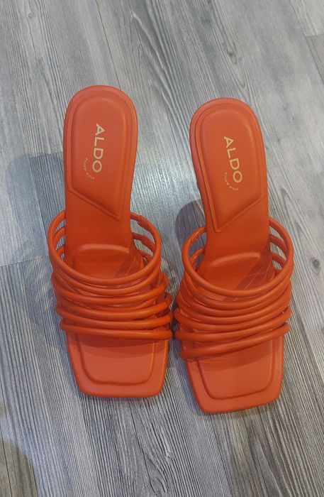 Дамски сандали на ток