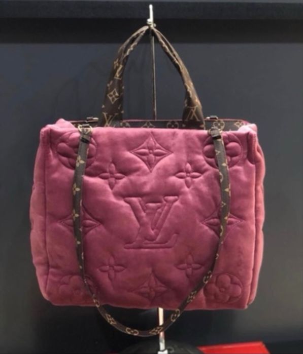 Плюшена чанта с лого в четири разцветки с къса и дълга дръжка