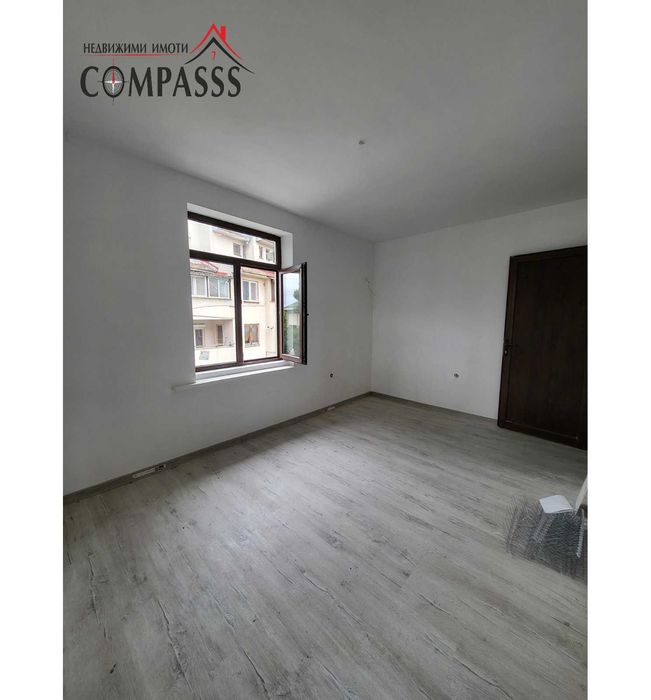 Продава се Двустаен апартамент в Добрич, Център - 60 кв.м за 1326 €/кв.м - Снимка #3