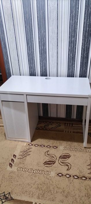 Продам компьютерный стол.
