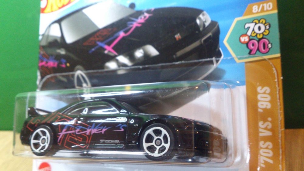Hot Wheels NISSAN SKYLINE GT-R  & HWheels Godzilla Nissan Skyline R32