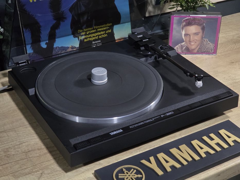 Linie audio YAMAHA ,receiver RX-350,deck kx-330, cd player cdx-450e, boxe ns-g30, pick-up P-320,sistem hifi retro black