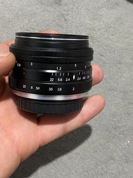 Lentilă cu focalizare manuală de 50 mm,F/2 cu montură de Nikon 1