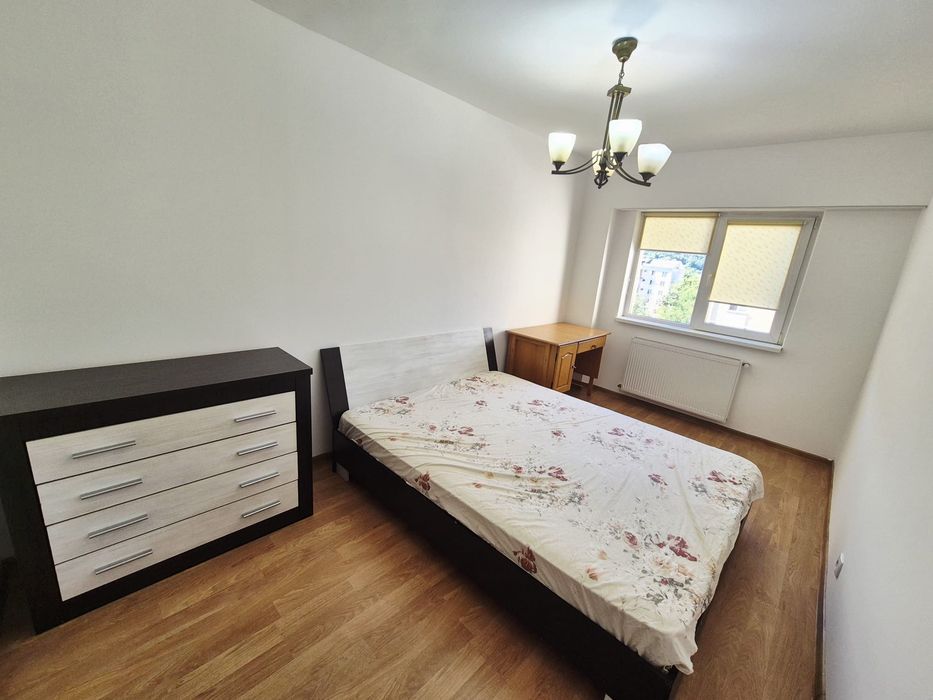 Închiriez apartament 3 camere