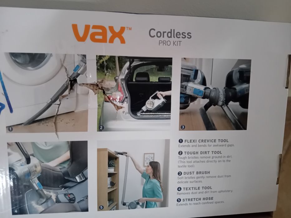 Aspirator vertical fara fir VAX  cu PRO KIT și perie PET