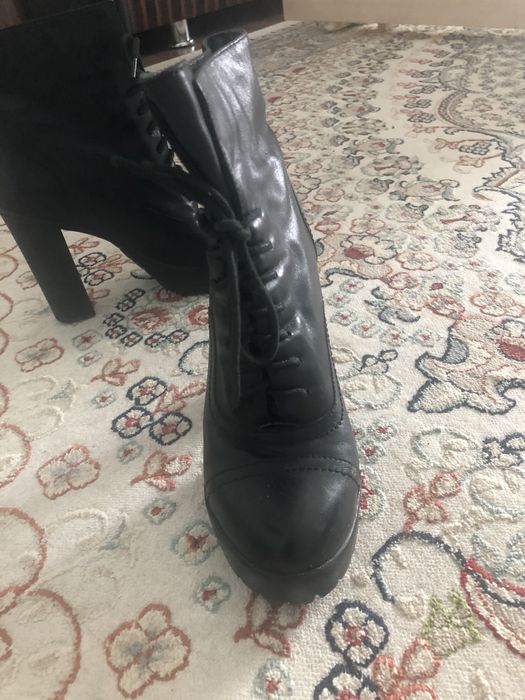 Продам кожаные ботинки.35 размер