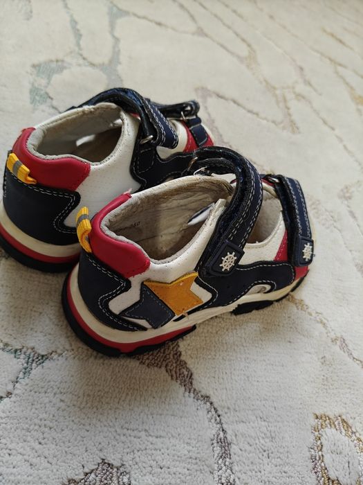 Босоножки для мальчика 25р