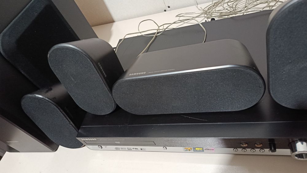 Домашный кинотеатр Samsung HT-X20  в отличном состоянии