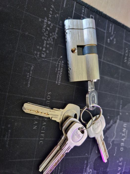 Патрон за врата Yale 6 см