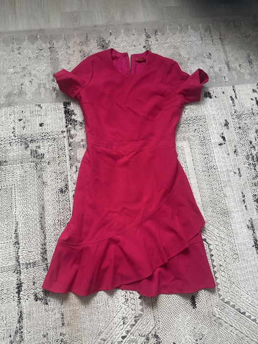 Продам нарядные платья Hugo Boss