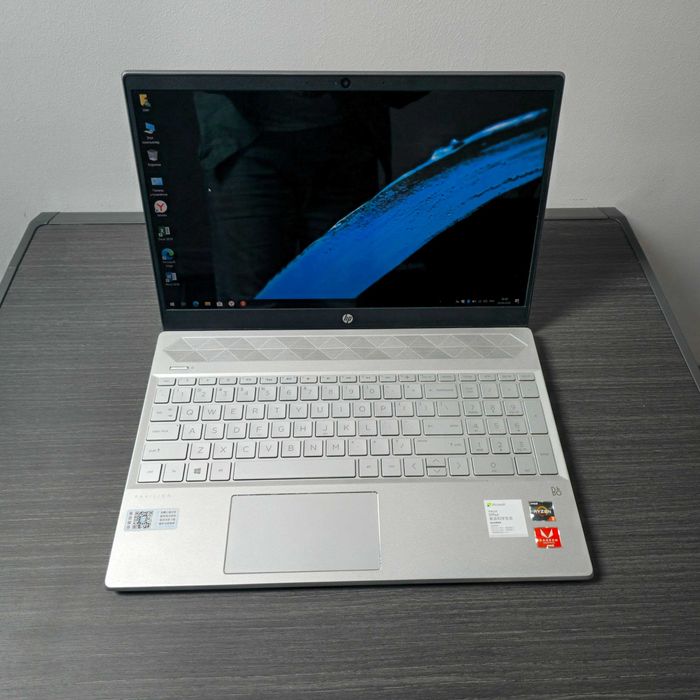 HP Pavilion  15 Ryzen 3 SSD 256/8 GB