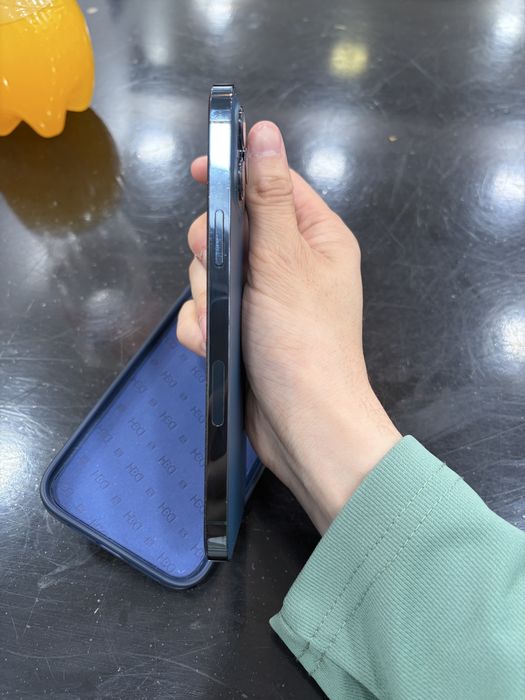 iPhone 12 Pro Max 128GB — в отличном состоянии