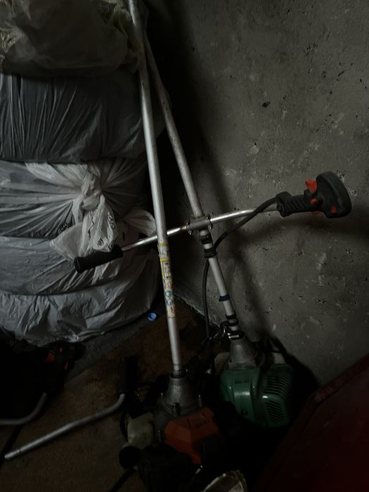 бензо триммер.   .