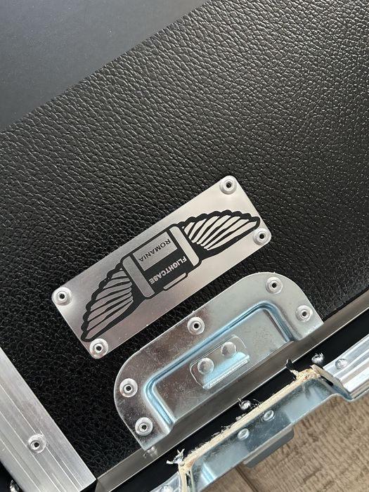 pupitru DJ flight case