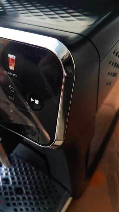 Espressor automat Philips LatteGo 5500 cu 20 tipuri cafele expresor