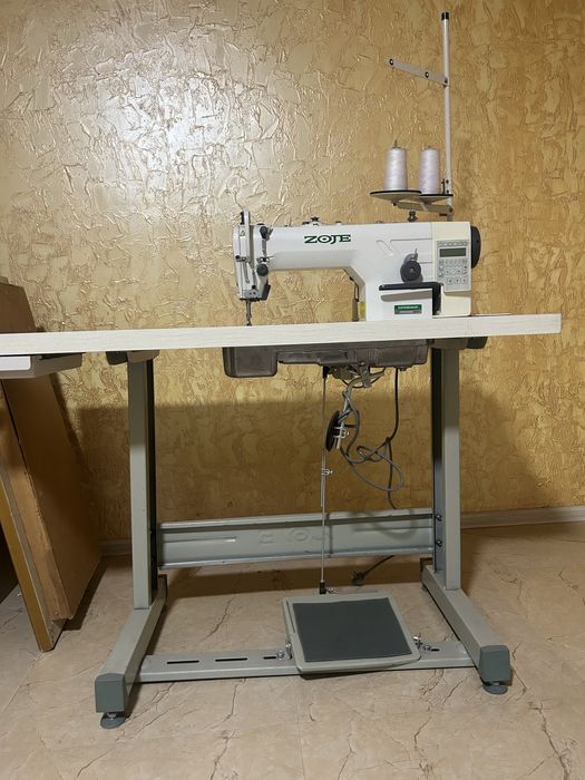 Продаётся промышленная швейная машина ZOJE