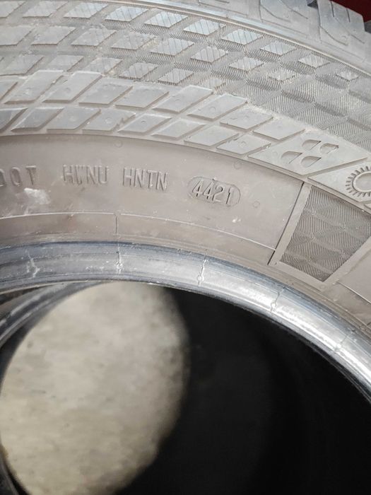 2бр.всесезонни гуми 225/75/16C Continental