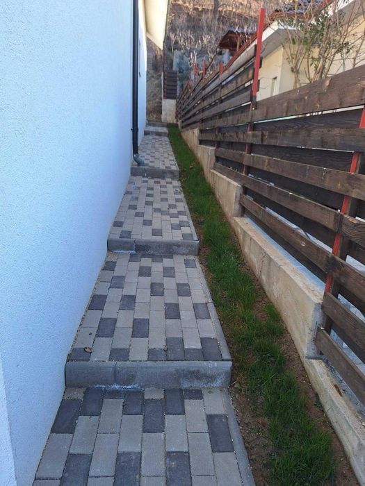 Persoană fizică vând casă individuală în Tăuți comuna Florești.