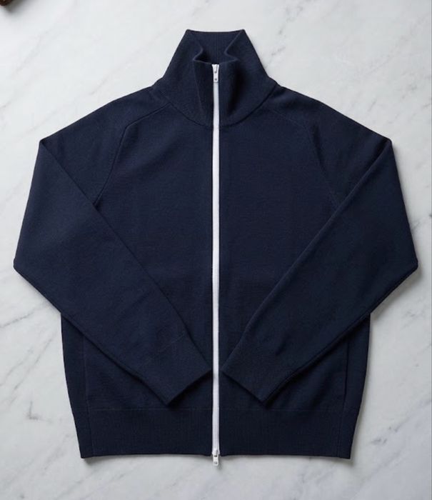 Продам зипку Uniqlo, раз.XL.