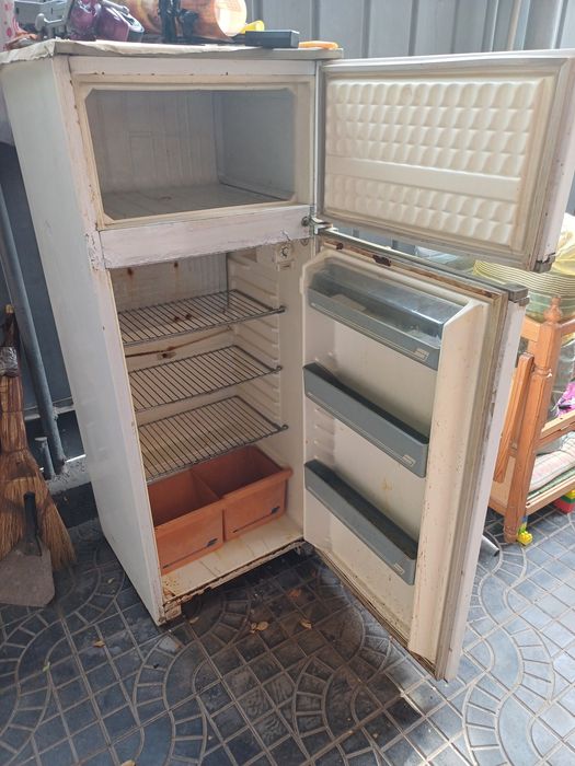 Продам холодильник