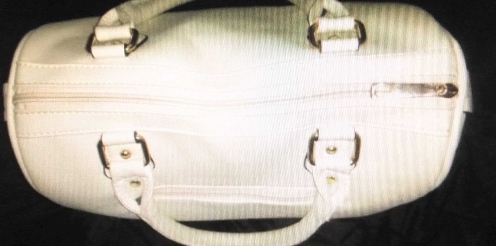 Дамска нова кожена чанта в светло кремаво-Изцяло от кожа!