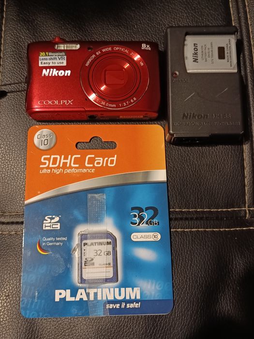 Aparat foto Nikon Coolpix S3700 20.1 MP 8X