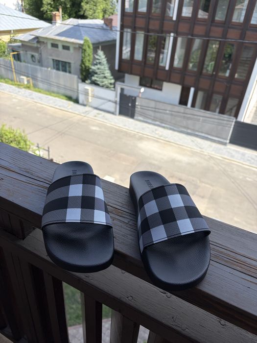Slapi Burberry Barbati