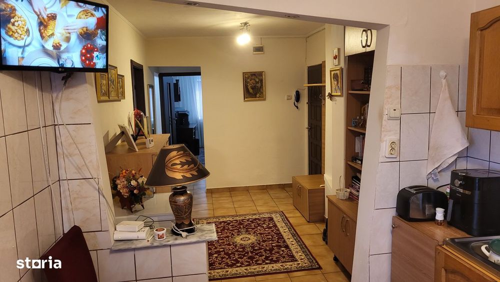 Apartament 3 camere, balcon și debara, etaj 3