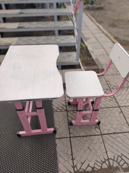 Продам парту со стулом б/у