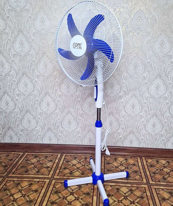 Напольный вентилятор Gipfel.