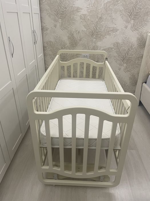 Красивая детская кроватка-малыш (белая)-новая!