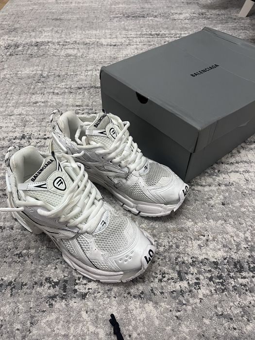 Продам Balenciaga Runner белые