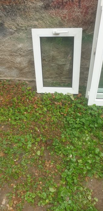 vănd 3 geamuri termopant sunt ca noidemensiunea1,10 pe1,30 un geam termopan 68 pe 49 două uşi termopan 2,25 pe 70 trei sticle termopan pe 1,90 pe 86 ,