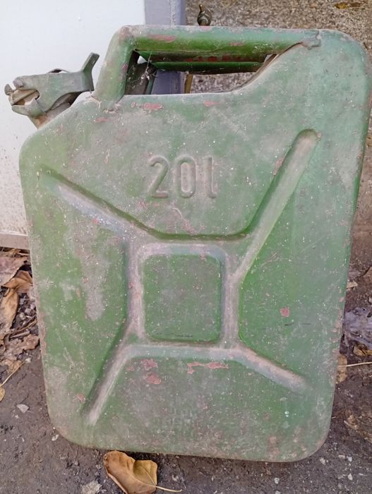 Метална туба за гориво