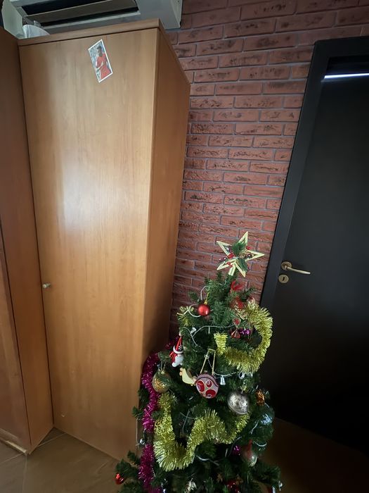 Шкаф: 53/ 83/ 40 см, 30 лв.