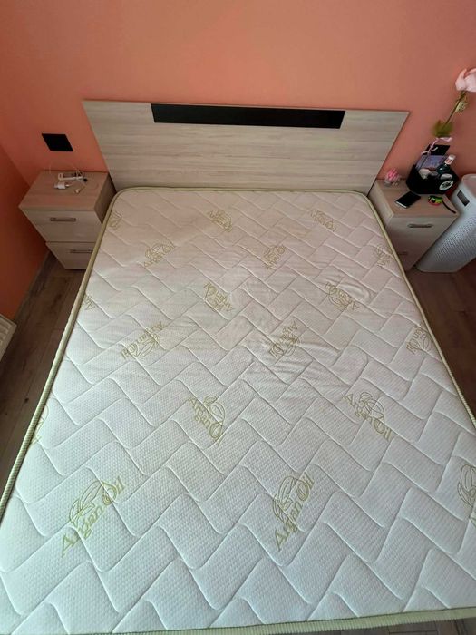 Спалня с подматрачна рамка и двулицев матрак 164/190