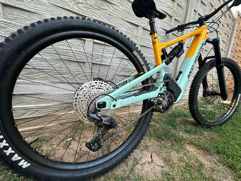 E-Bike Rocky Mountain Altitude Powerplay  UNIC PROP/ACTE Alloy Rockshox Domain / Marzzochi shock 170/160 bicicleta electrica  108Nm peste Bosch Yamaha
