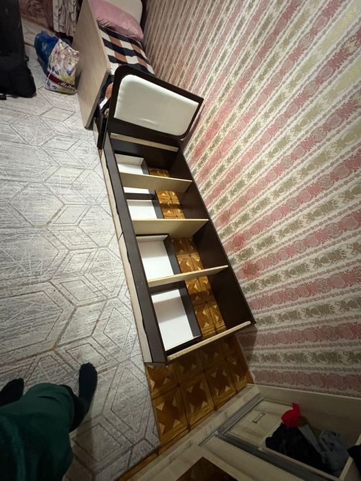 Кровать без матраса