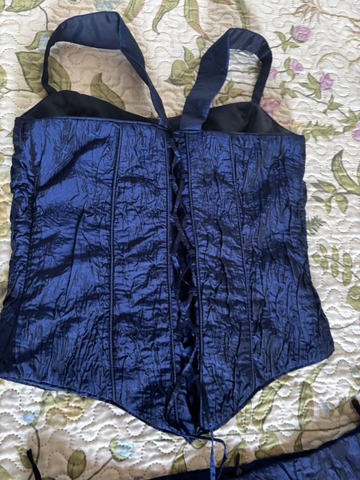 Комплект от три части