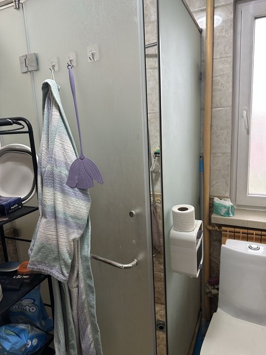 Продам душевую кабину , перегородки.