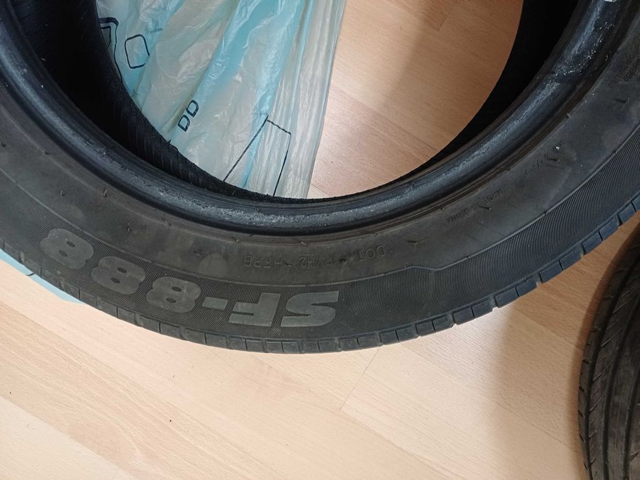 Продавам 2 бр. автомобилни гуми