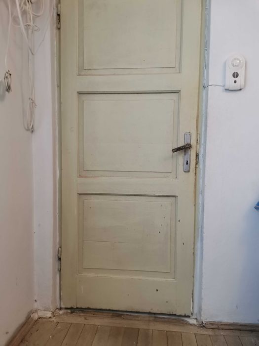 Uși cu tocuri din lemn de brad