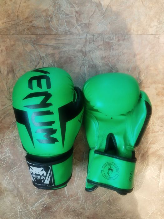 Боксерские перчатки