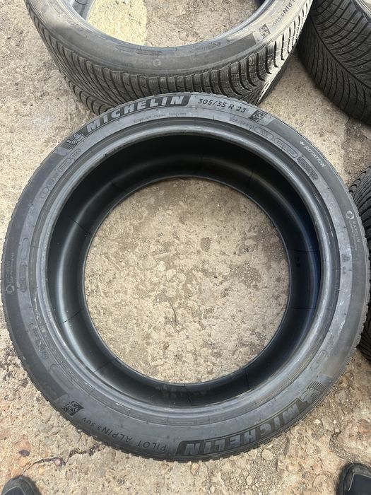 Продавам гуми 305/35/23 Michelin Pilot Alpin 5 SUV