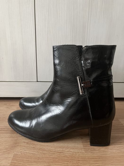 Женские демисезонные ботинки