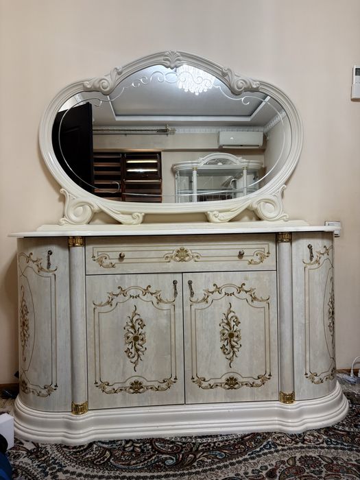 Mehmonxona uchun mebel ideal holatda . 2 tasi 300 USD