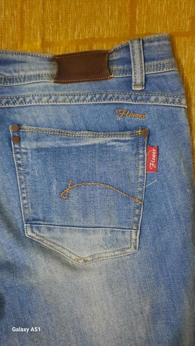 Фирменные джинсы, длинна 3/4.